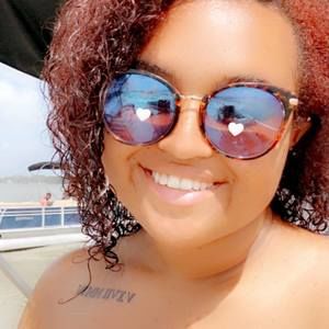 Meet your Posher, Larissa